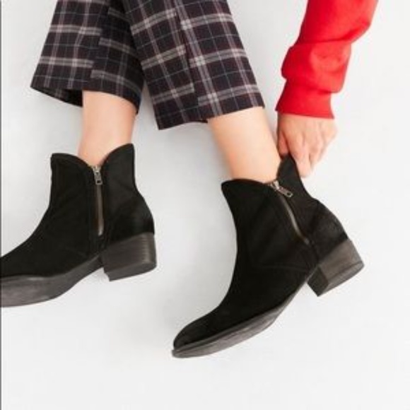 Seychelles Shoes - Seychelles black suede ankle booties - 6 like new!